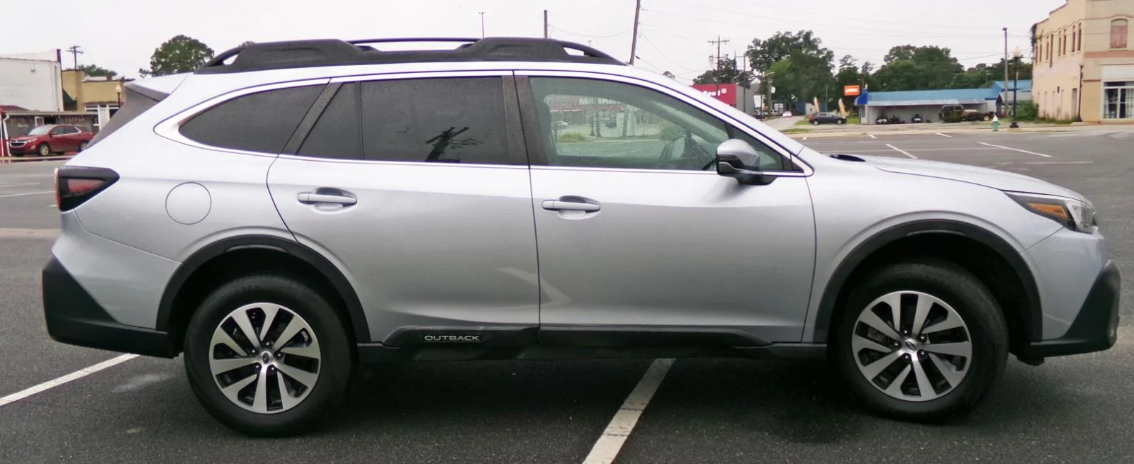 Used 2021 Ice Silver Metallic Subaru Premium image 4