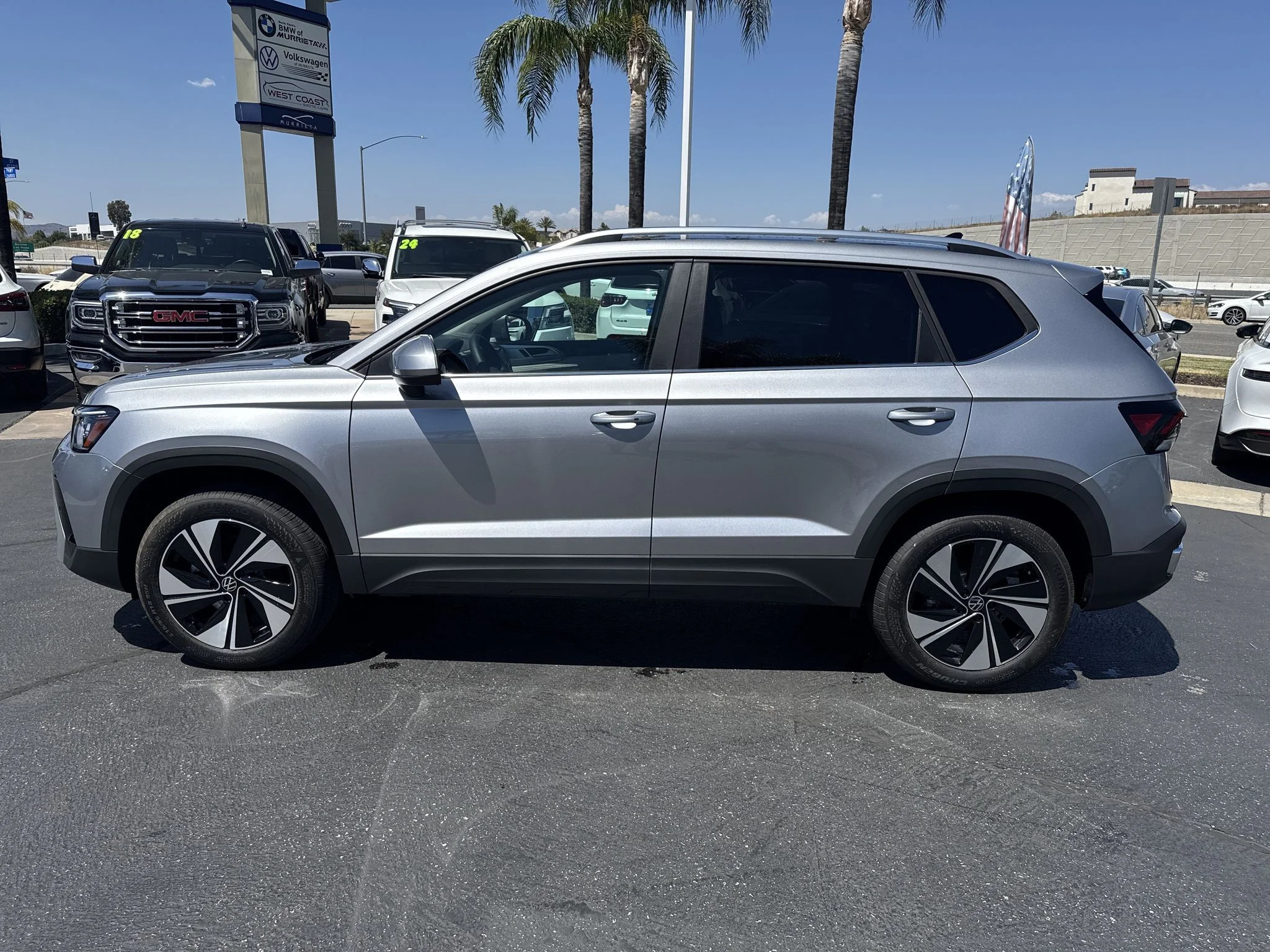 New 2026 Pyrite Silver Metallic Volkswagen SE image 5