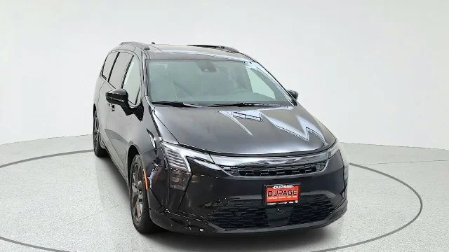 New 2027 Diamond Black Crystal Pearl-Coat Paint Chrysler Limited image 2