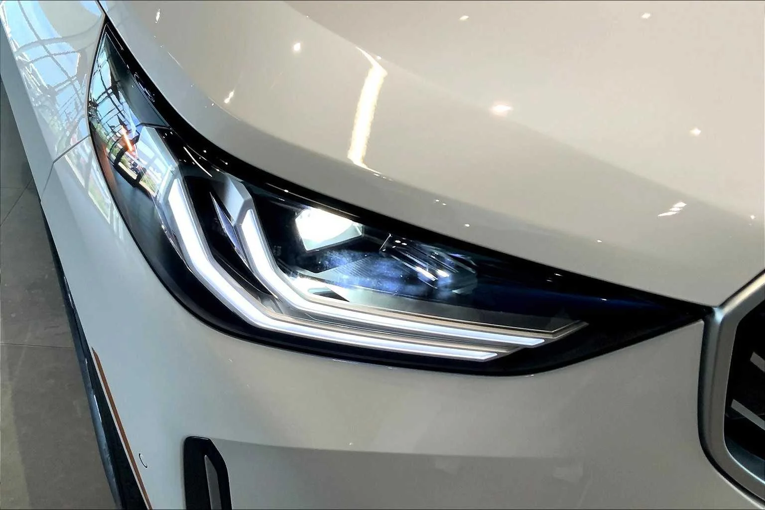 New 2026 Mineral White Metallic BMW 30 xDrive image 13