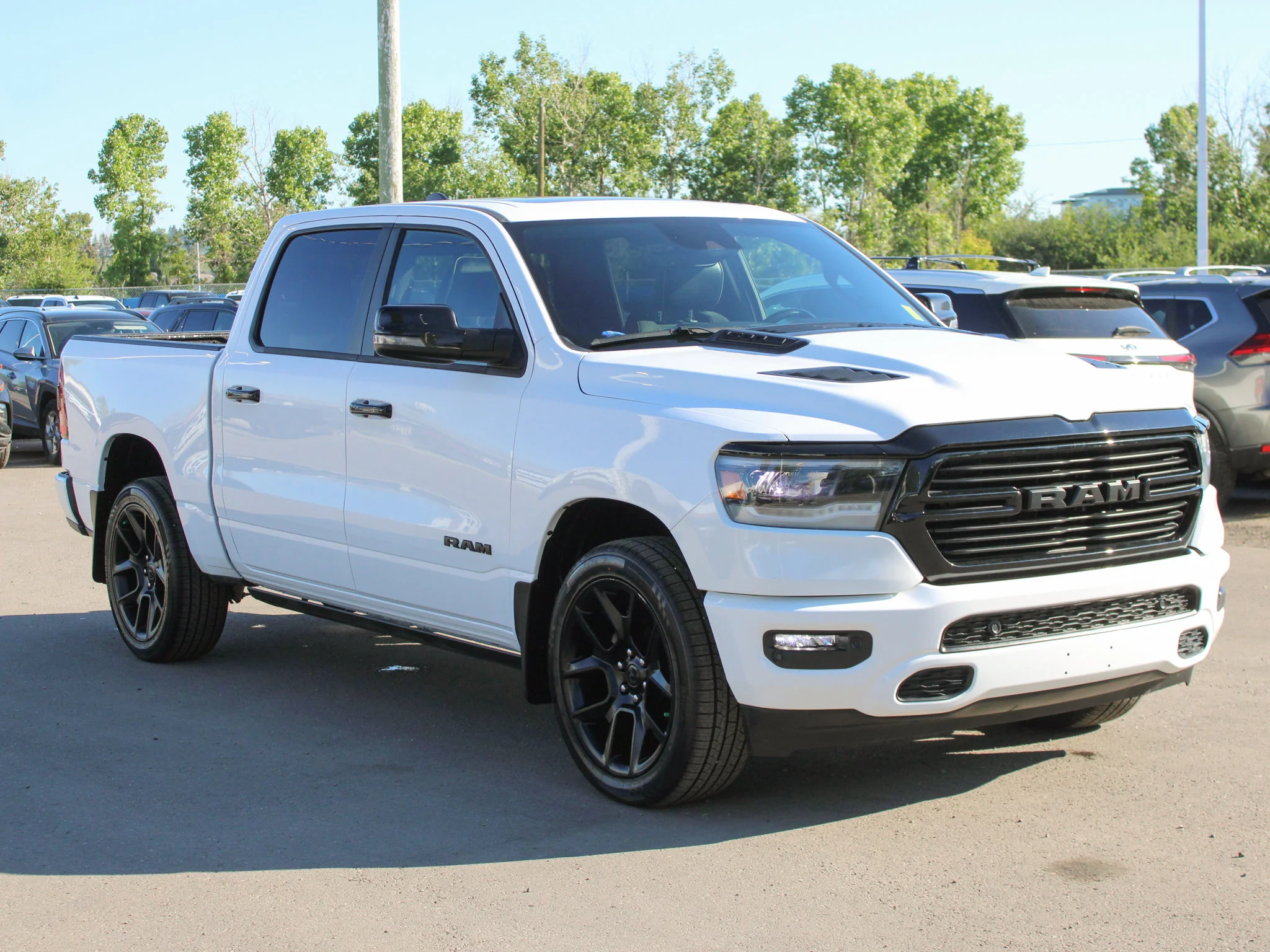 Certified Used 2023 White RAM Laramie * No Accidents | HEMI V8 | Running Boards | Apple CarPlay | Night Edition | Remote Start image 9