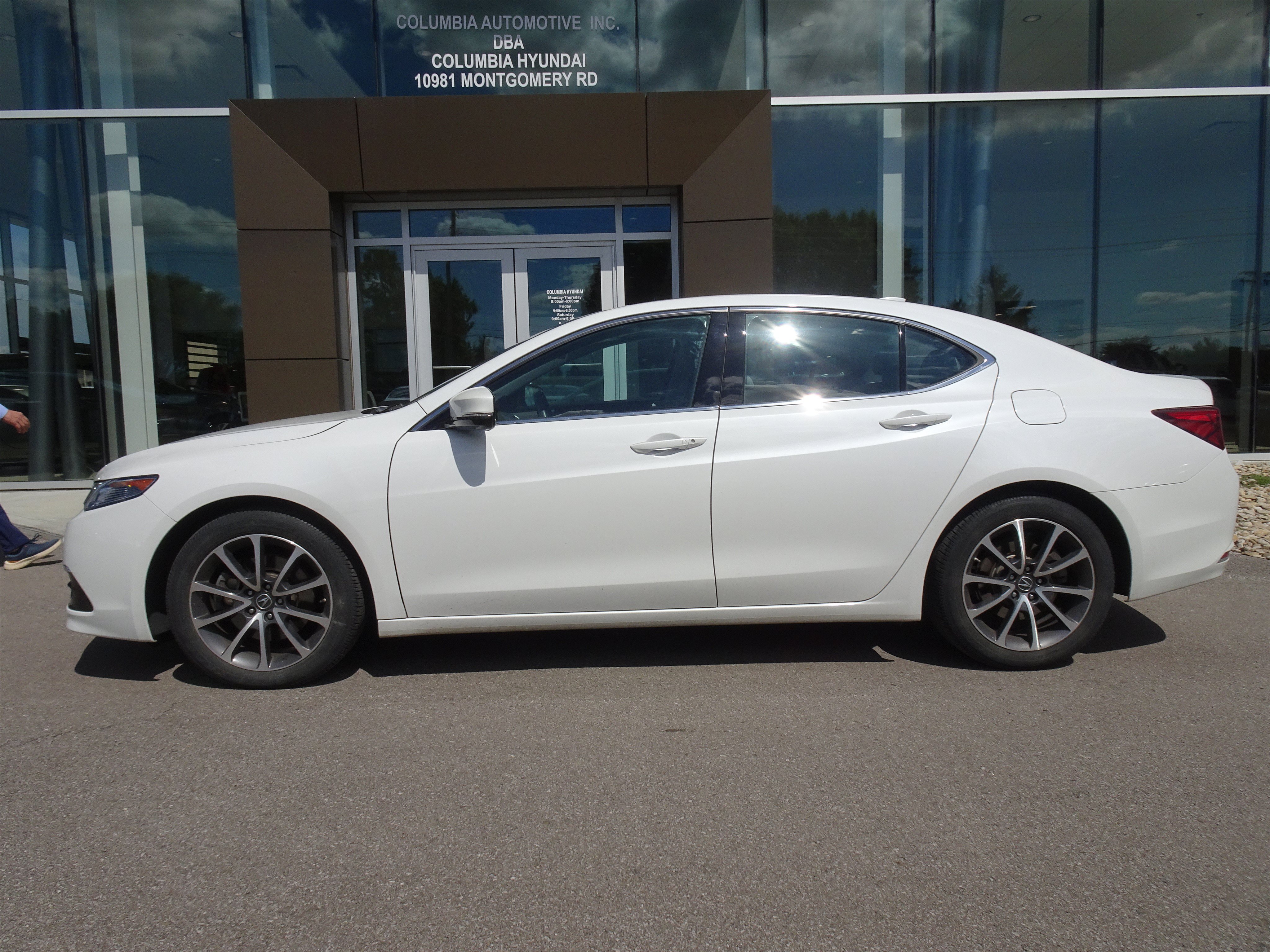Used 2017 Bellanova White Pearl Acura V6 w/Advance Pkg image 2