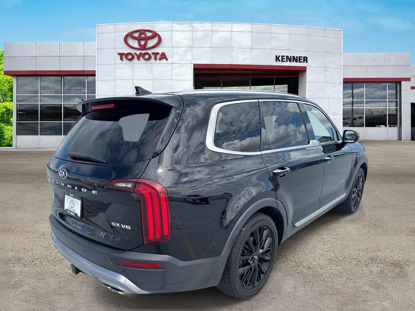 Used 2020 Ebony Black Kia SX image 6