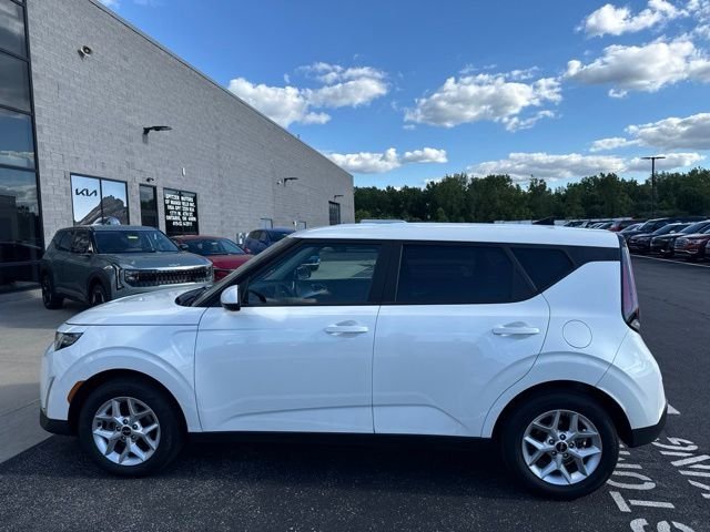 Used 2023 White Kia LX image 6
