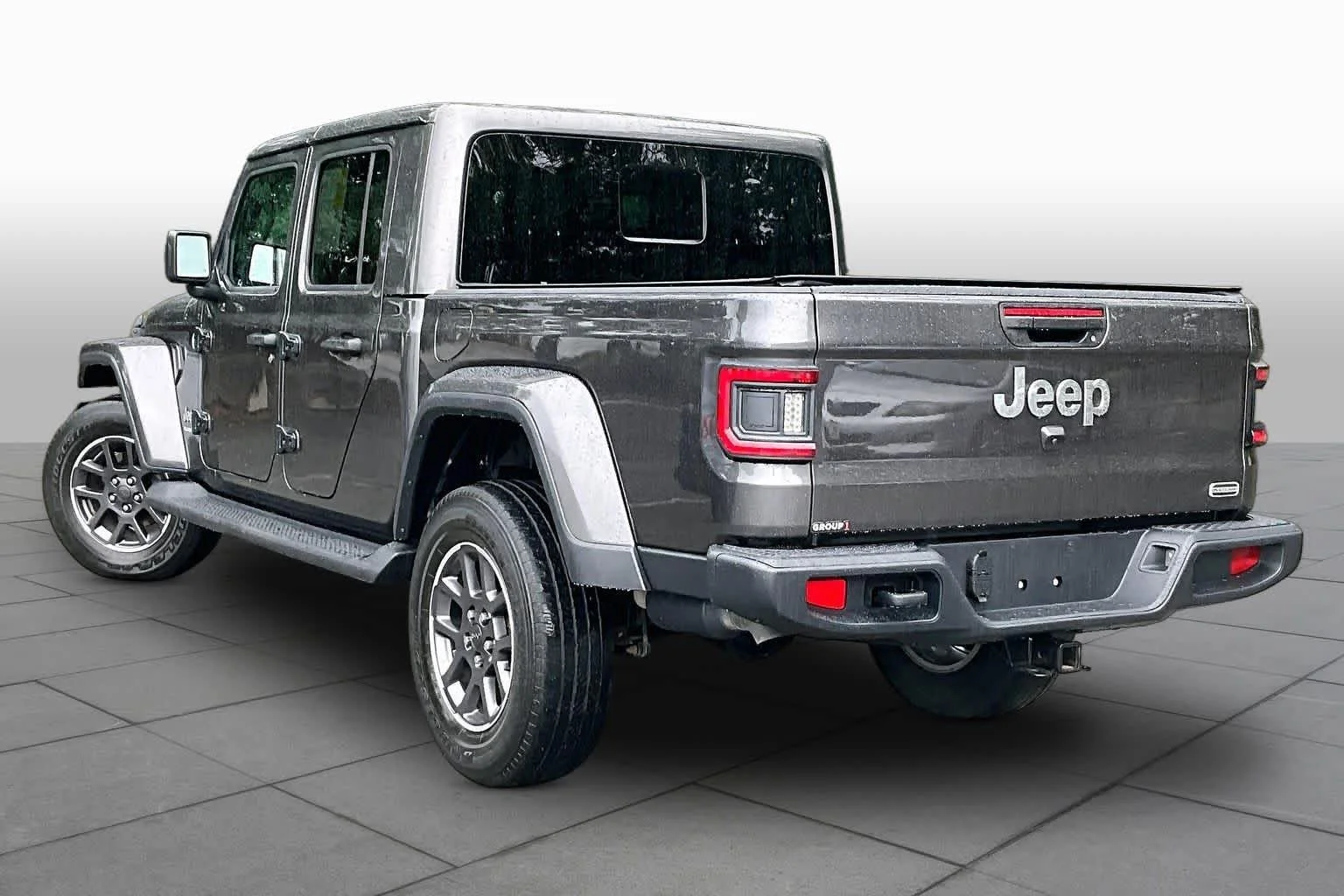 Used 2020 Granite Crystal Metallic Clearcoat Jeep Overland image 11