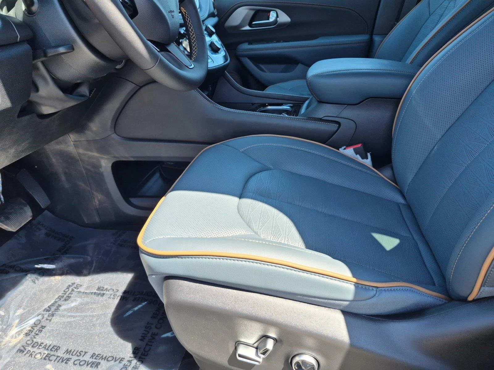 New 2027 Diamond Black Crystal Pearl-Coat Exterior Paint Chrysler Pinnacle image 20
