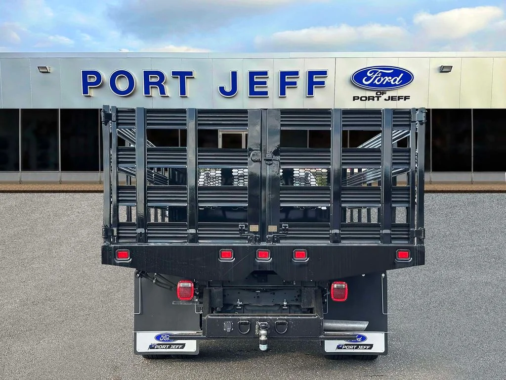 New 2024 Oxford White Ford F-350® XL image 5