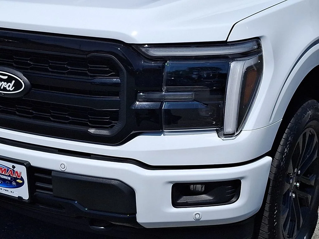 Used 2025 White Ford Lariat image 9
