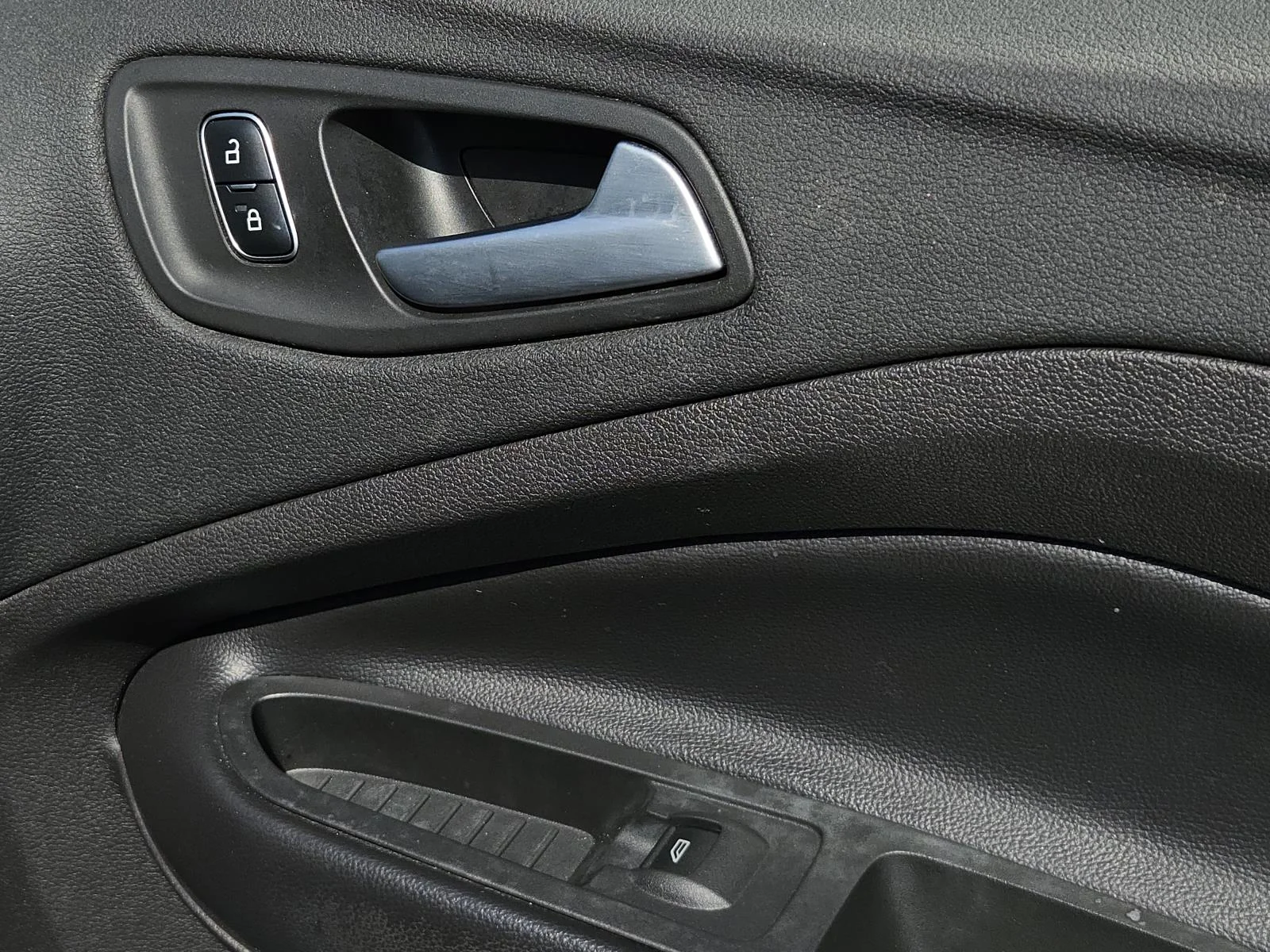 Used 2017 Lightning Blue Metallic Ford SE FWD image 31