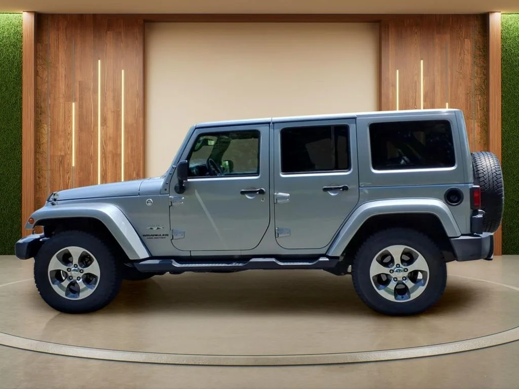 Used 2017 Silver Jeep Unlimited Sahara image 28