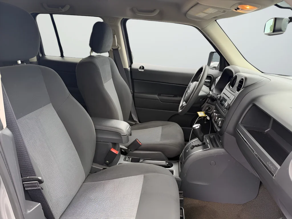 Used 2016 Silver Jeep Sport image 25