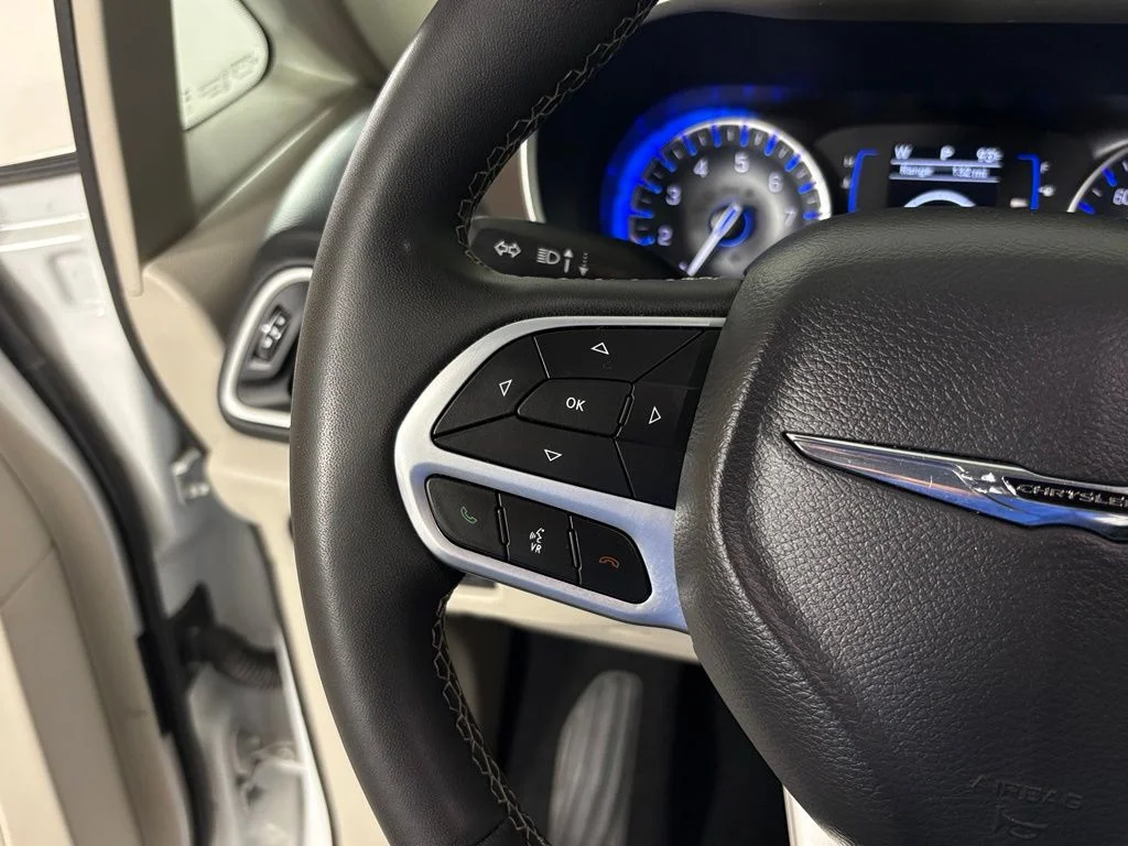 Used 2023 White Chrysler LX image 24