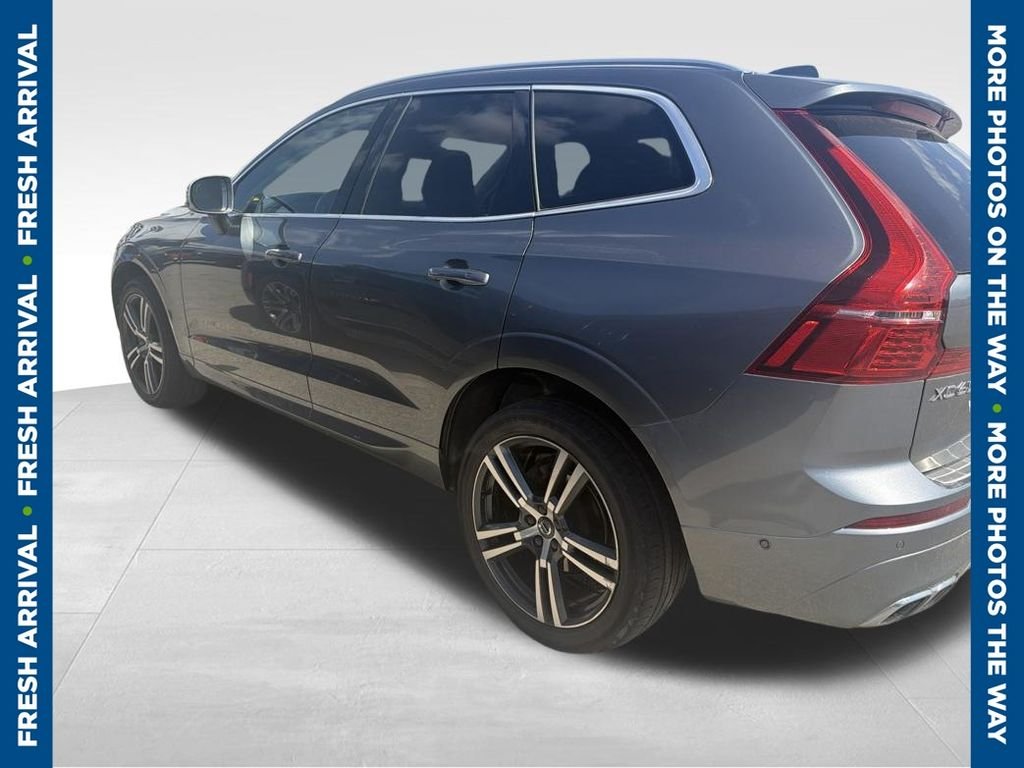 Used 2018 Gray Volvo T5 Momentum image 1