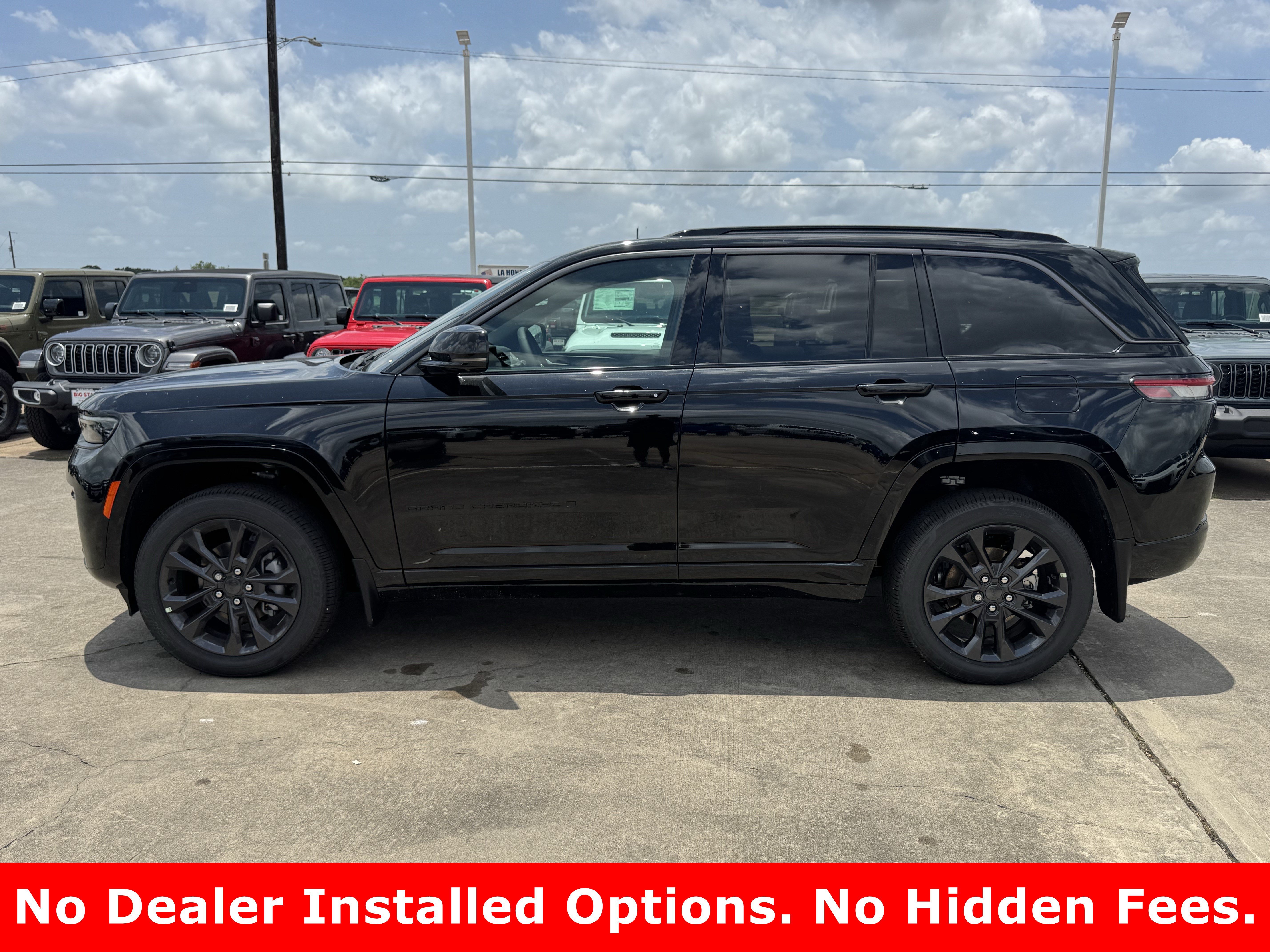 New 2026 Diamond Black Crystal Pearl-Coat Exterior Paint Jeep Limited Reserve image 6