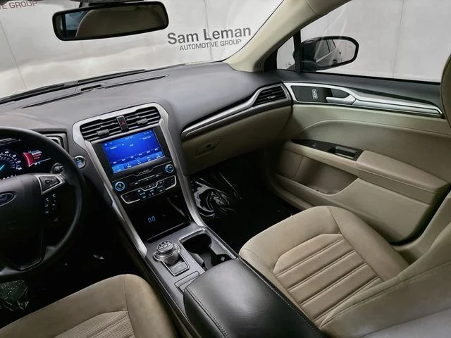 Used 2020 Blue Ford SE image 21