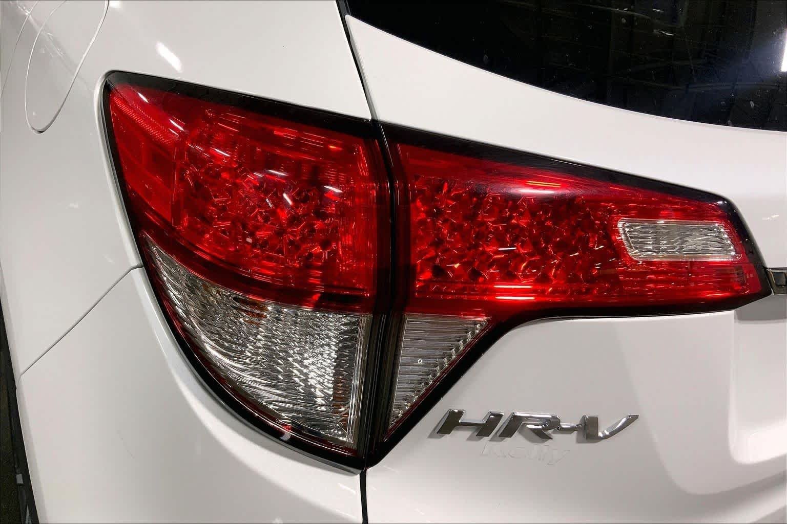Used 2022 Platinum White Pearl Honda EX image 29