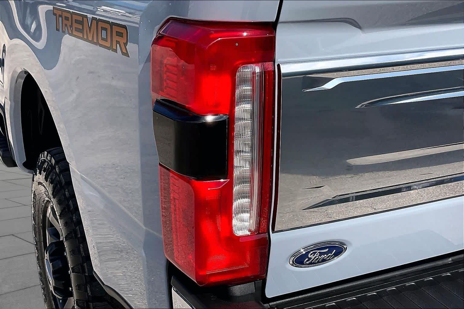 Used 2024 Glacier Gray Metallic Tri-Coat Ford King Ranch image 29