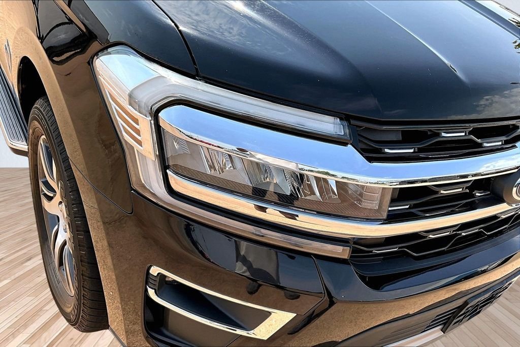 Used 2022 Black Ford Limited image 29