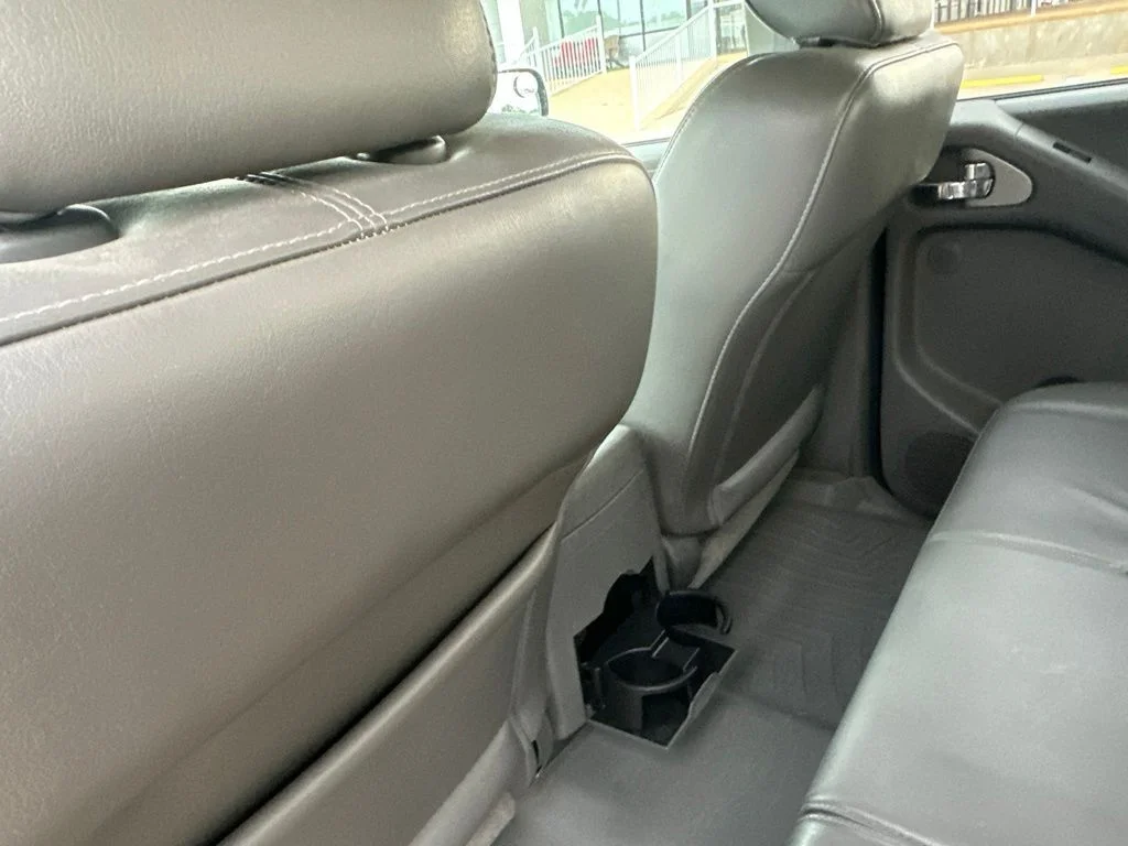 Used 2011 White Nissan SL image 24