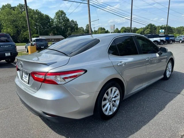 Used 2018 Silver Toyota LE image 9