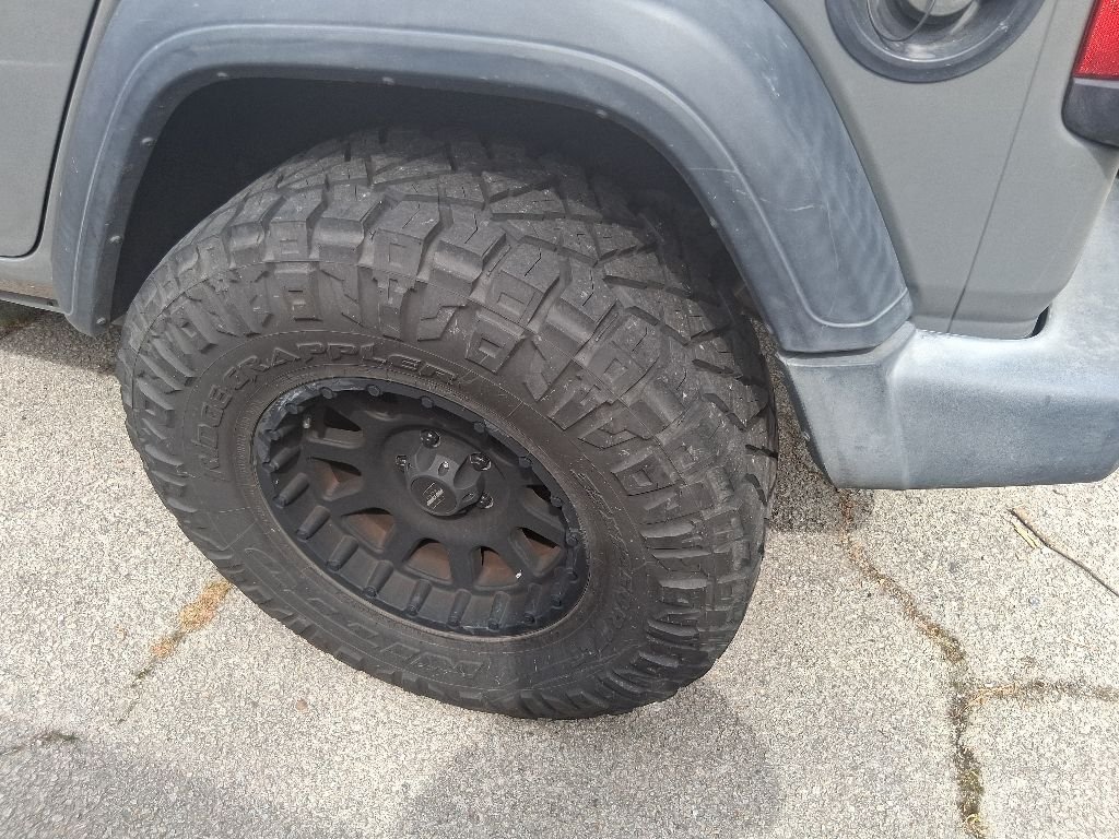 Used 2019 Gray Jeep Unlimited Sport image 13