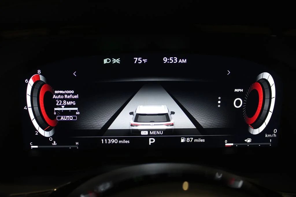 Used 2025  Nissan Platinum image 5