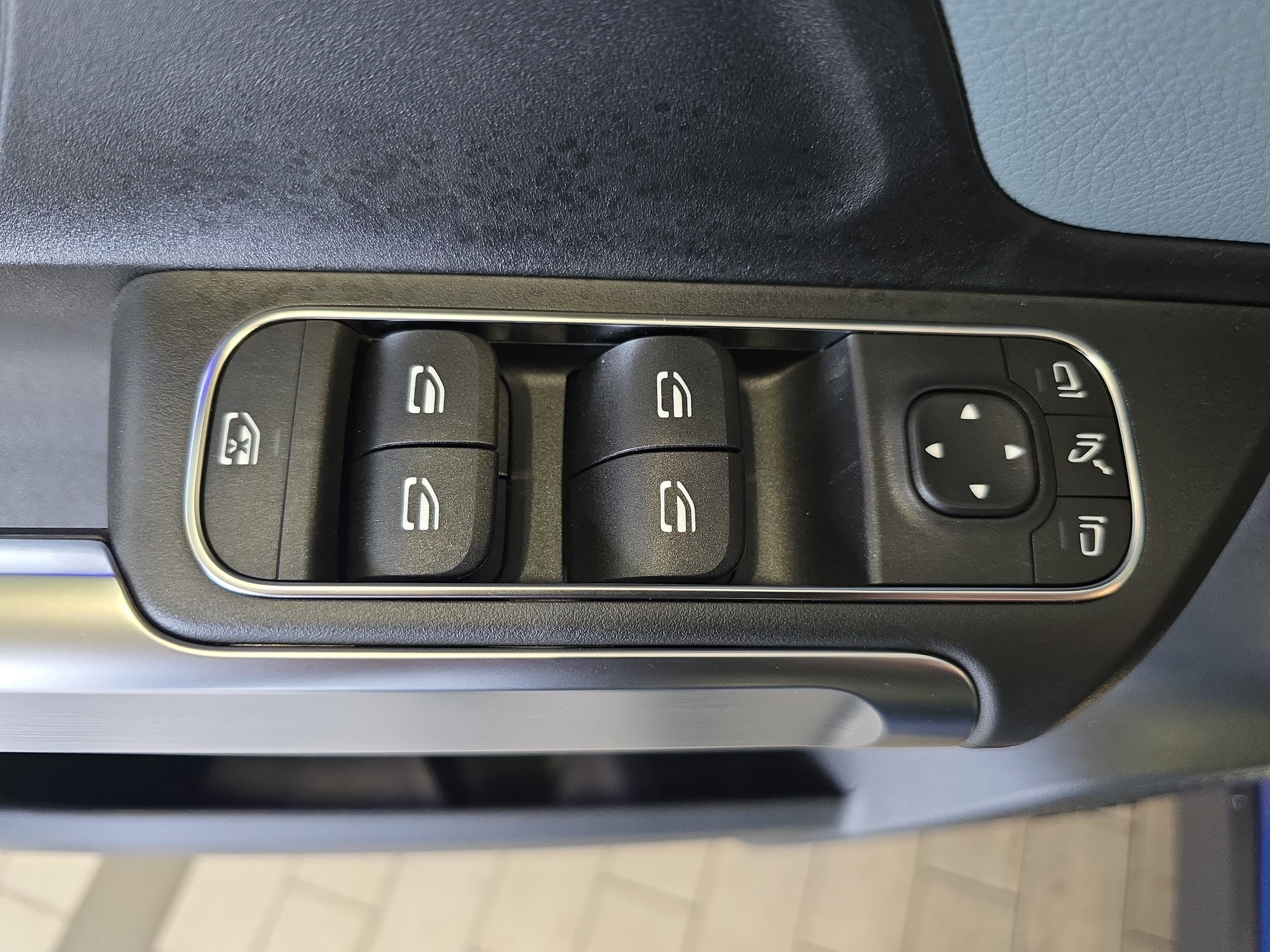 New 2026 Starling Blue Metallic Mercedes-Benz GLB250 image 28
