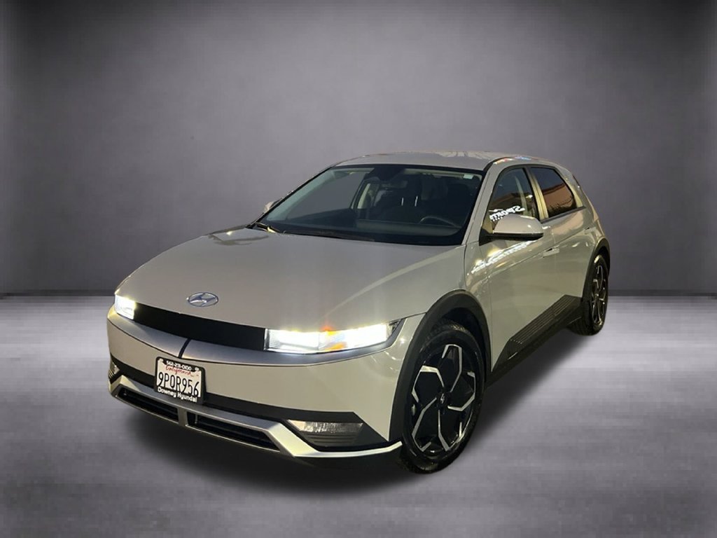 Certified Used 2024 Gray Hyundai SE Standard Range image 4