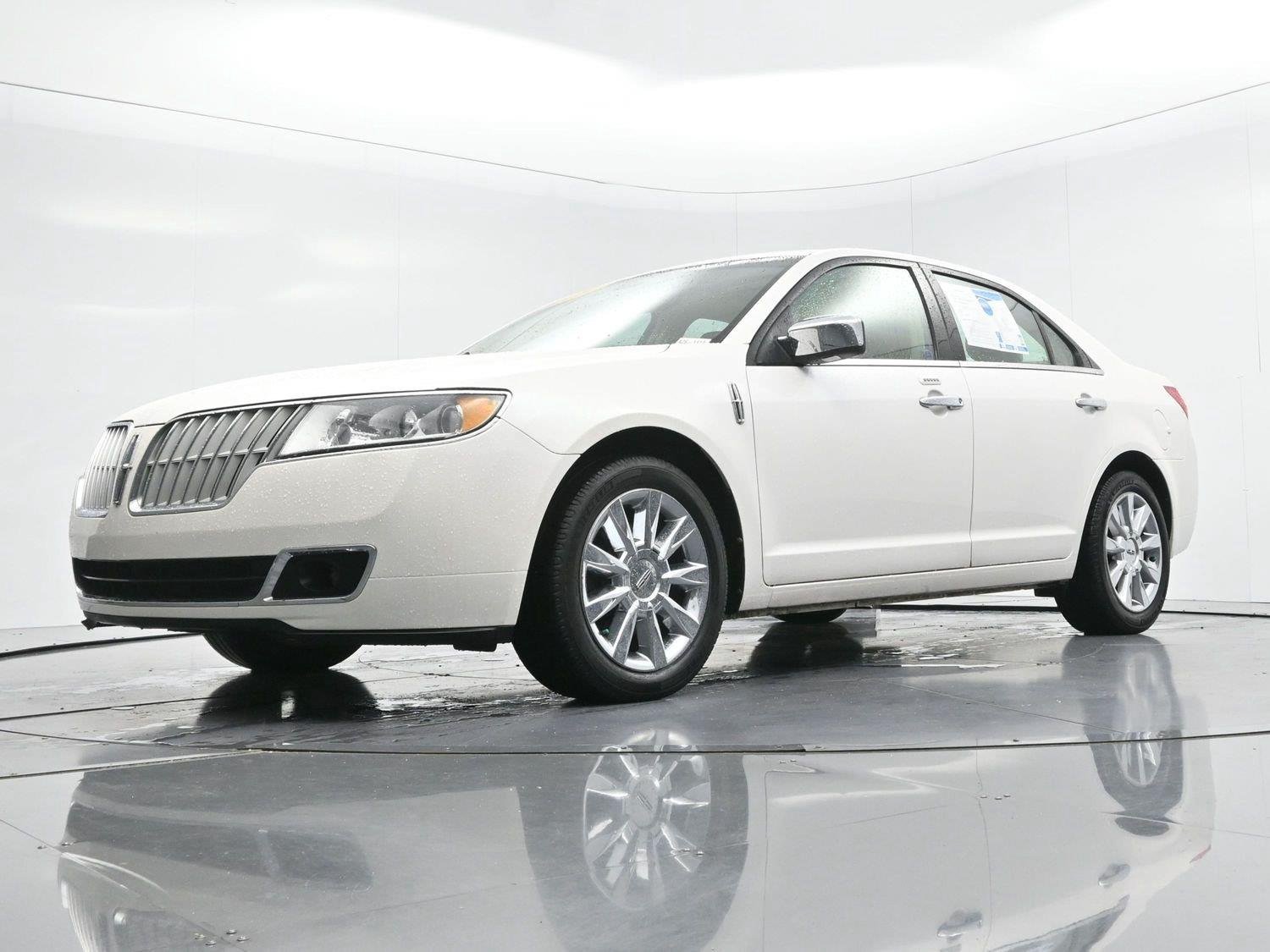 Used 2012 White Platinum Metallic Tricoat Lincoln 4dr Sdn FWD image 46