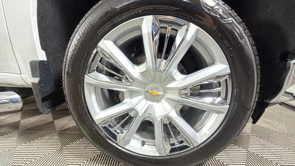Used 2024 Summit White Chevrolet LT image 36