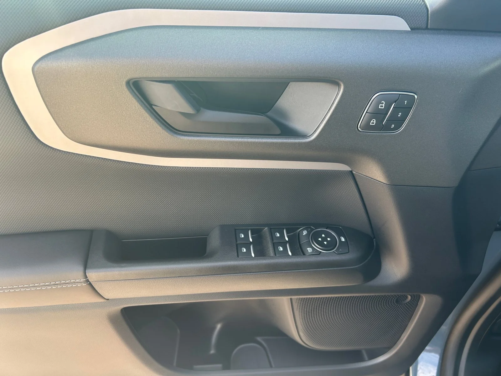 New 2026 Azure Grey Metallic Tri-Coat Ford Outer Banks image 16