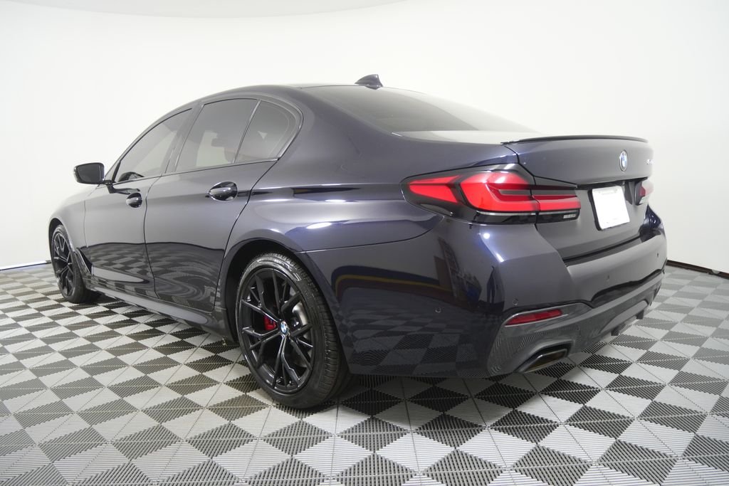 Certified Used 2023 Carbon Black Metallic BMW 540i image 3