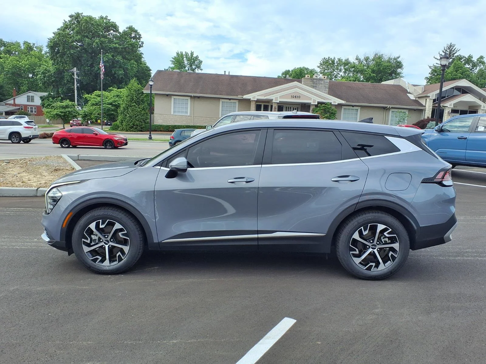 Used 2024 Everlasting Silver Kia EX image 29