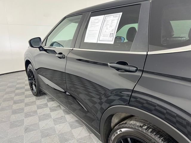 Used 2022 Black Mitsubishi SE image 10