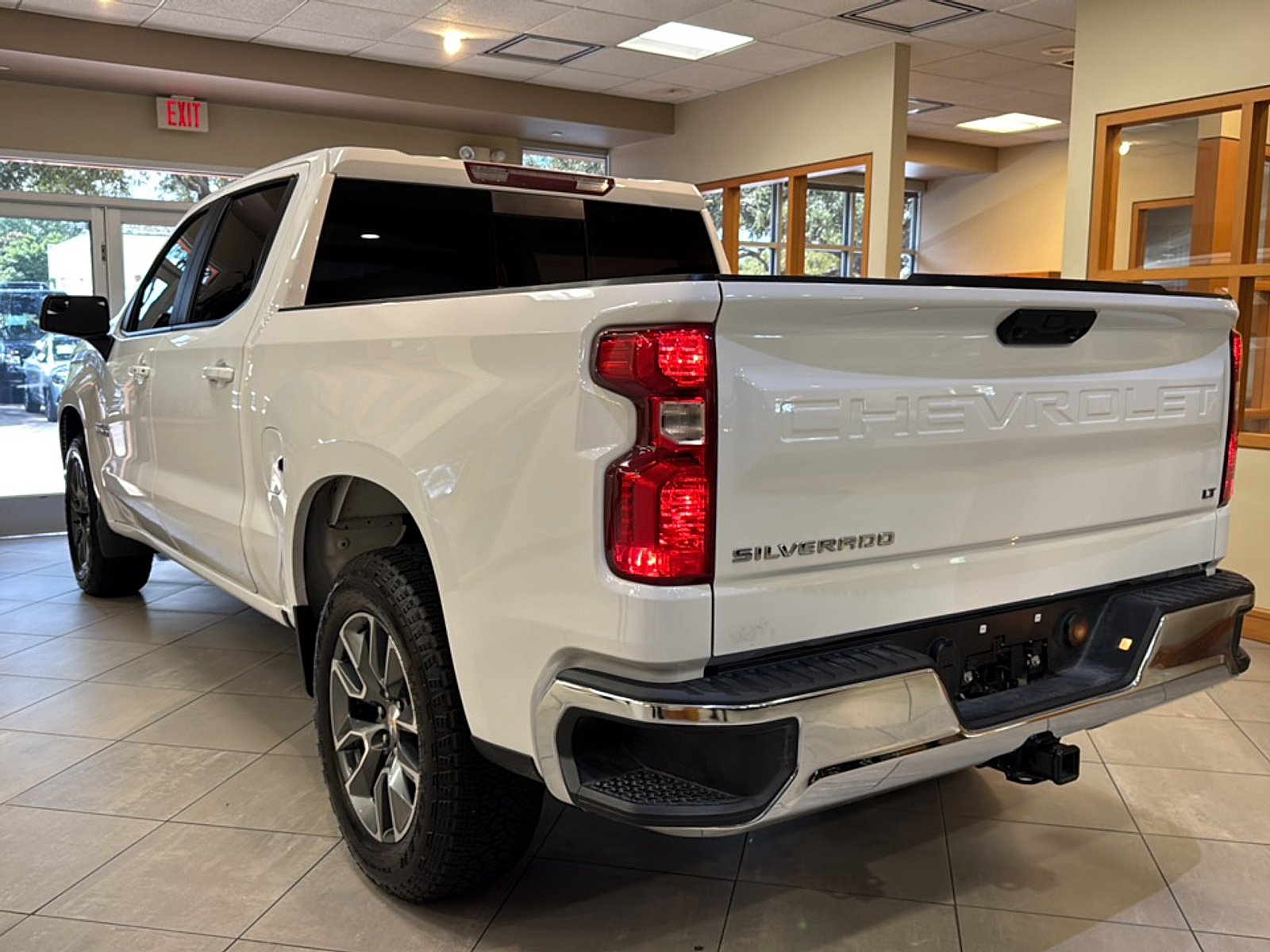 Used 2026 Summit White Chevrolet LT image 4