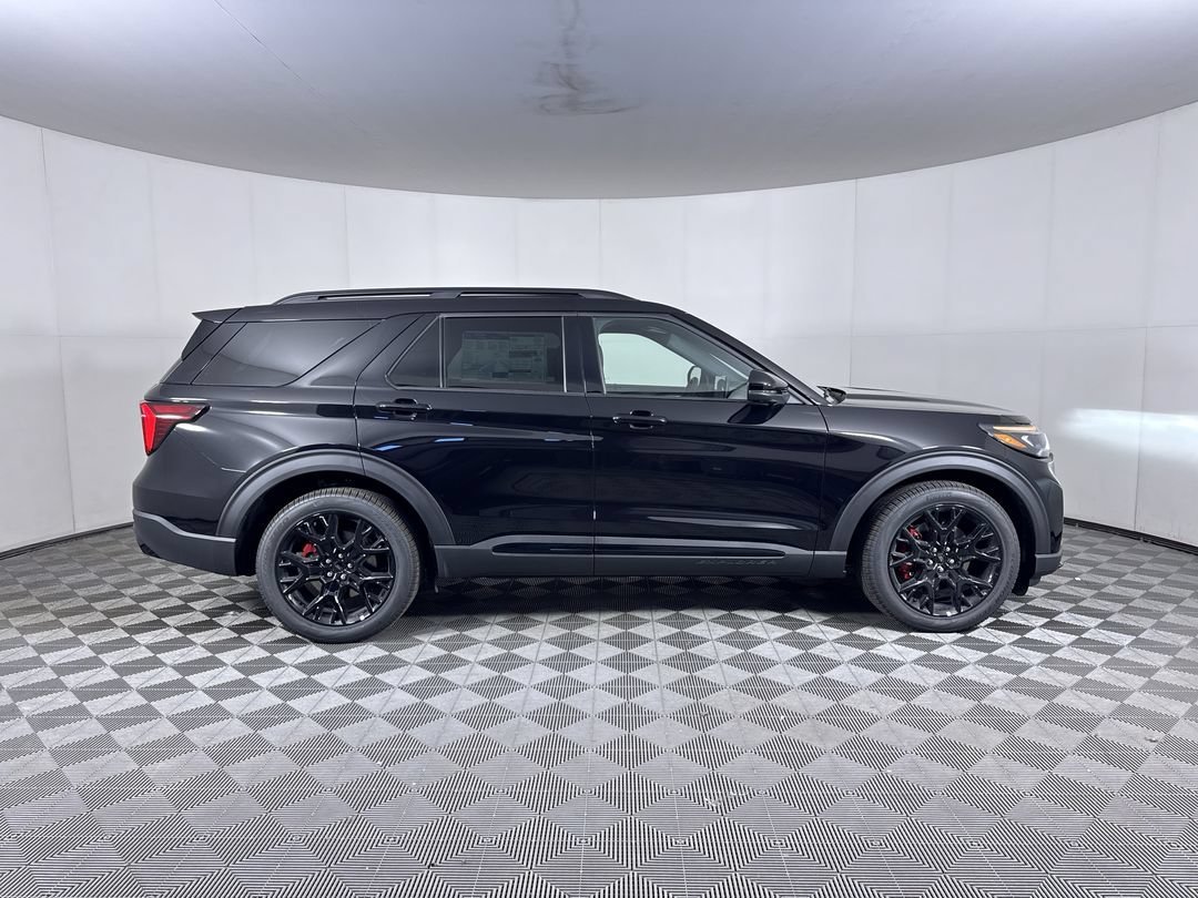 New 2027 Agate Black Metallic Ford ST image 10