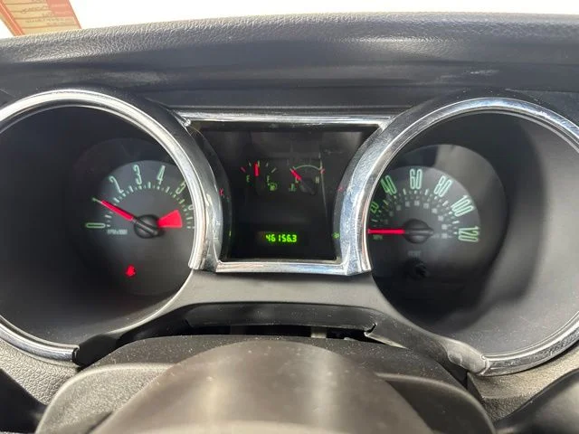 Used 2005 Red Ford V6 image 15