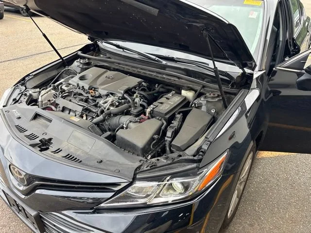 Used 2018 Midnight Black Metallic Toyota LE image 17