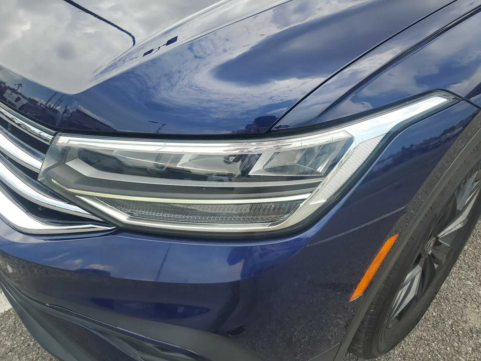 Used 2024 Blue Volkswagen SE image 12