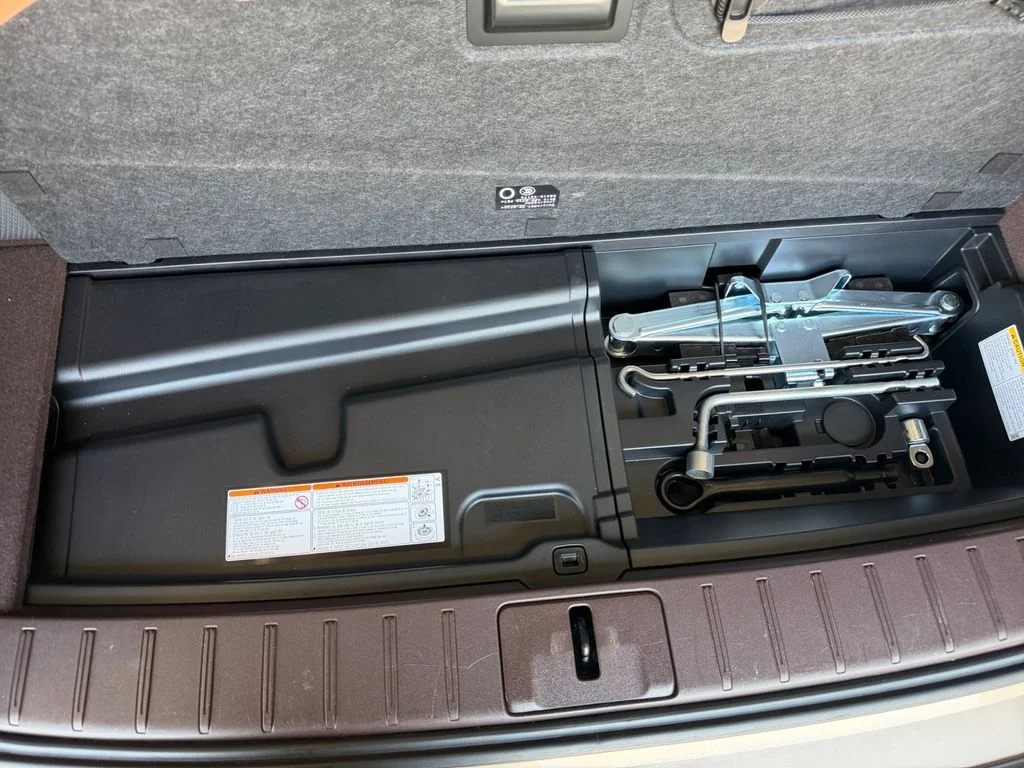 Used 2019 Beige Lexus 350L image 29