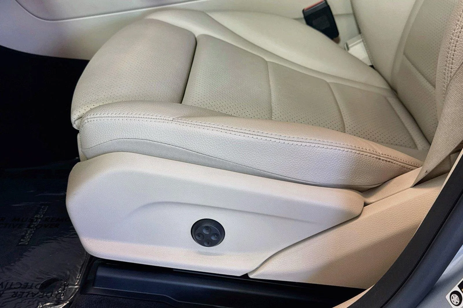 Used 2022 Cirrus Silver Metallic Mercedes-Benz GLC 300 image 18