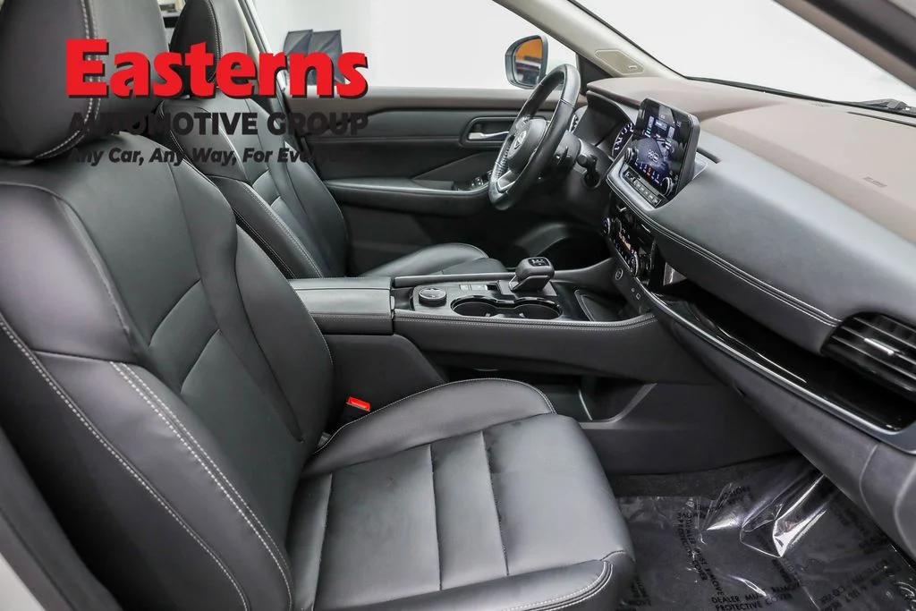 Used 2022 White Nissan SL image 24