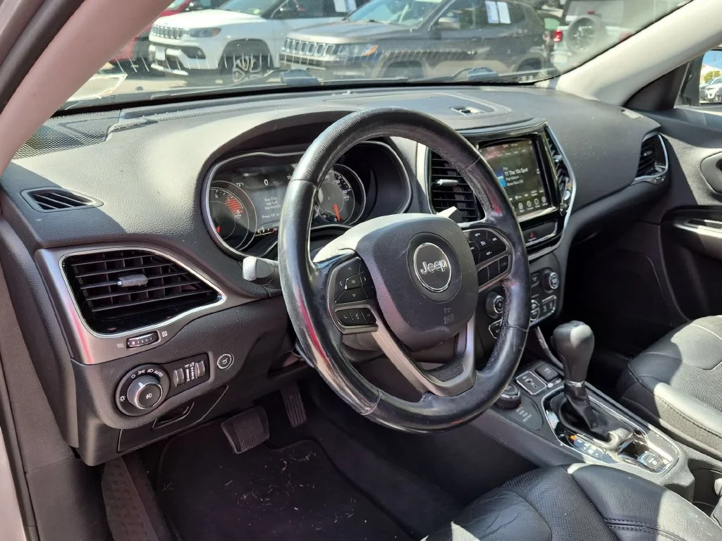 Used 2020 Silver Jeep Limited image 12