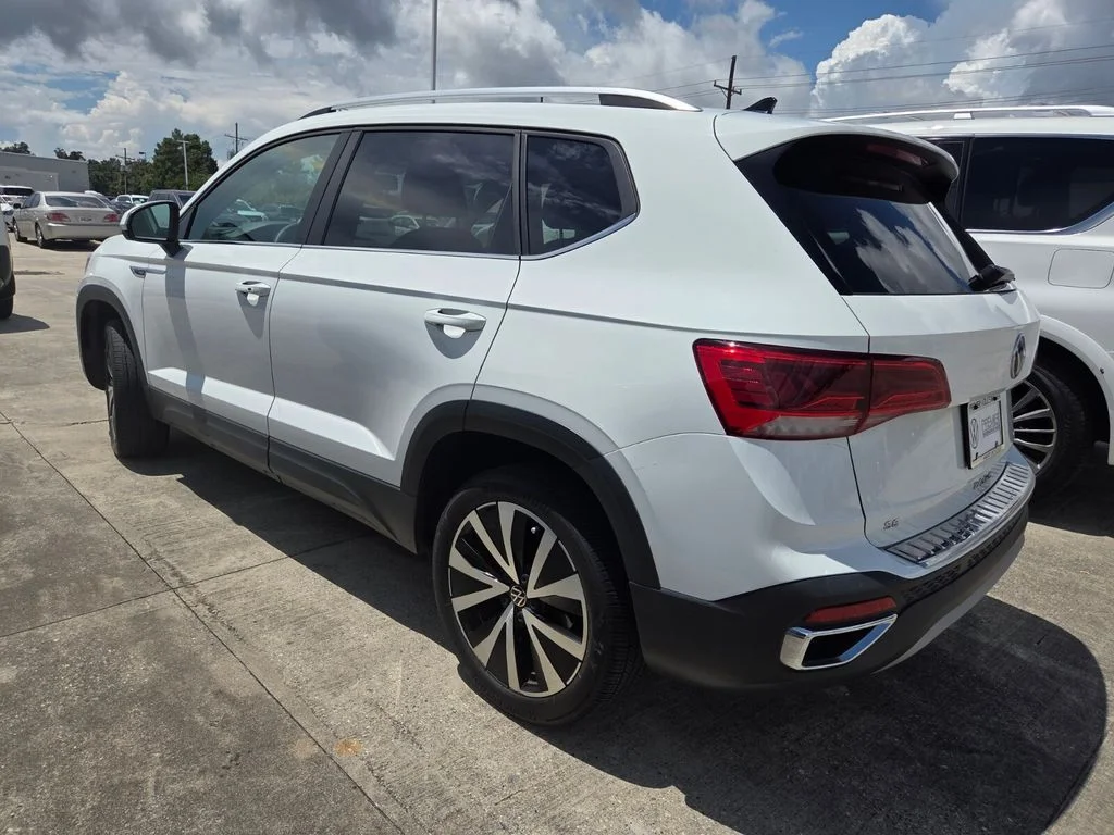 Certified Used 2022 White Volkswagen 1.5T SE image 6