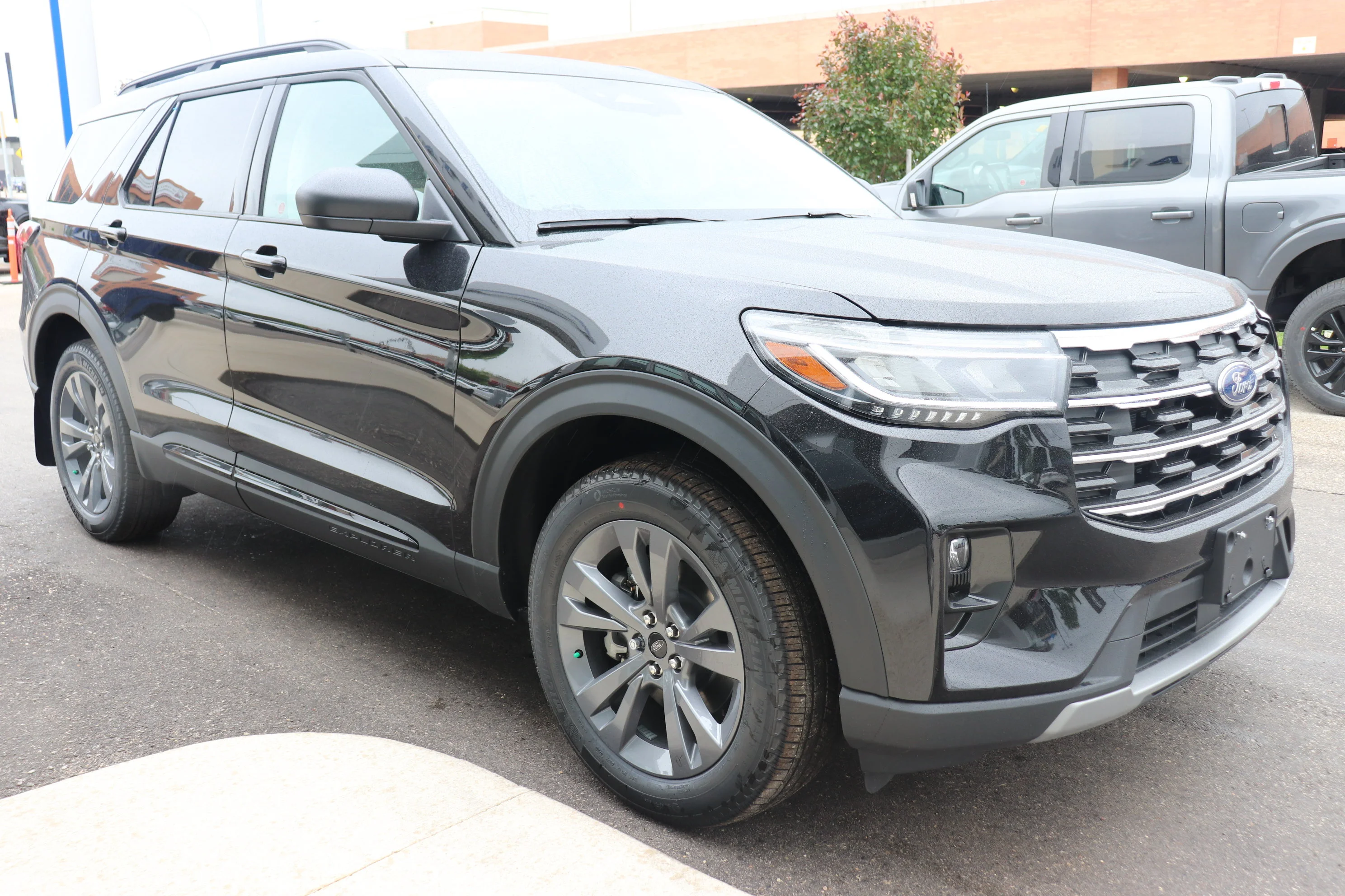 New 2026 AGATE BLACK Ford Active w/200A Pkg image 5