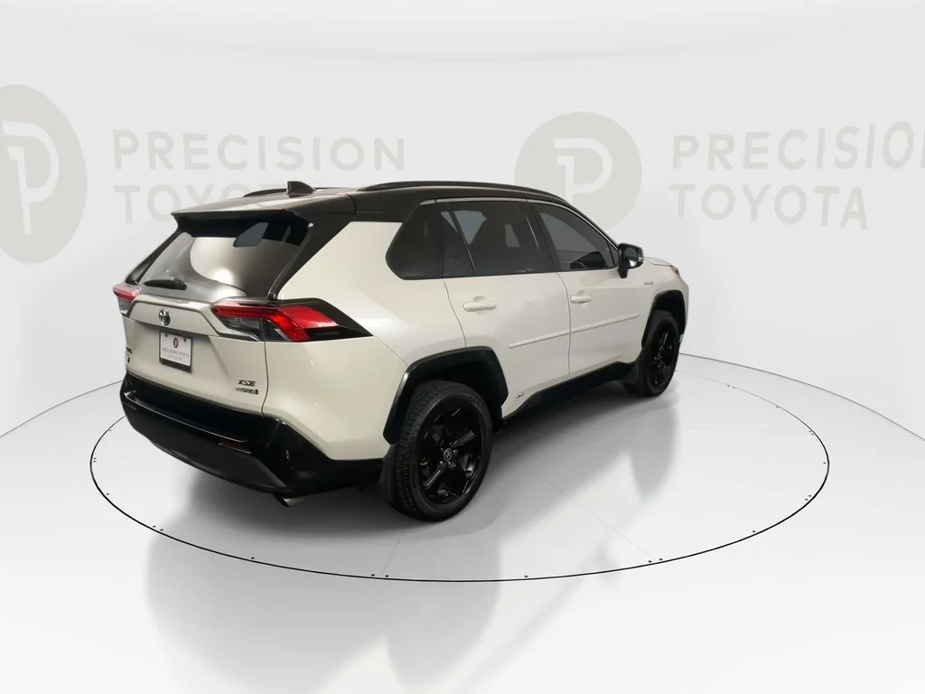 Used 2021 Blizzard Pearl/Midnight Black Metallic Toyota XSE image 19