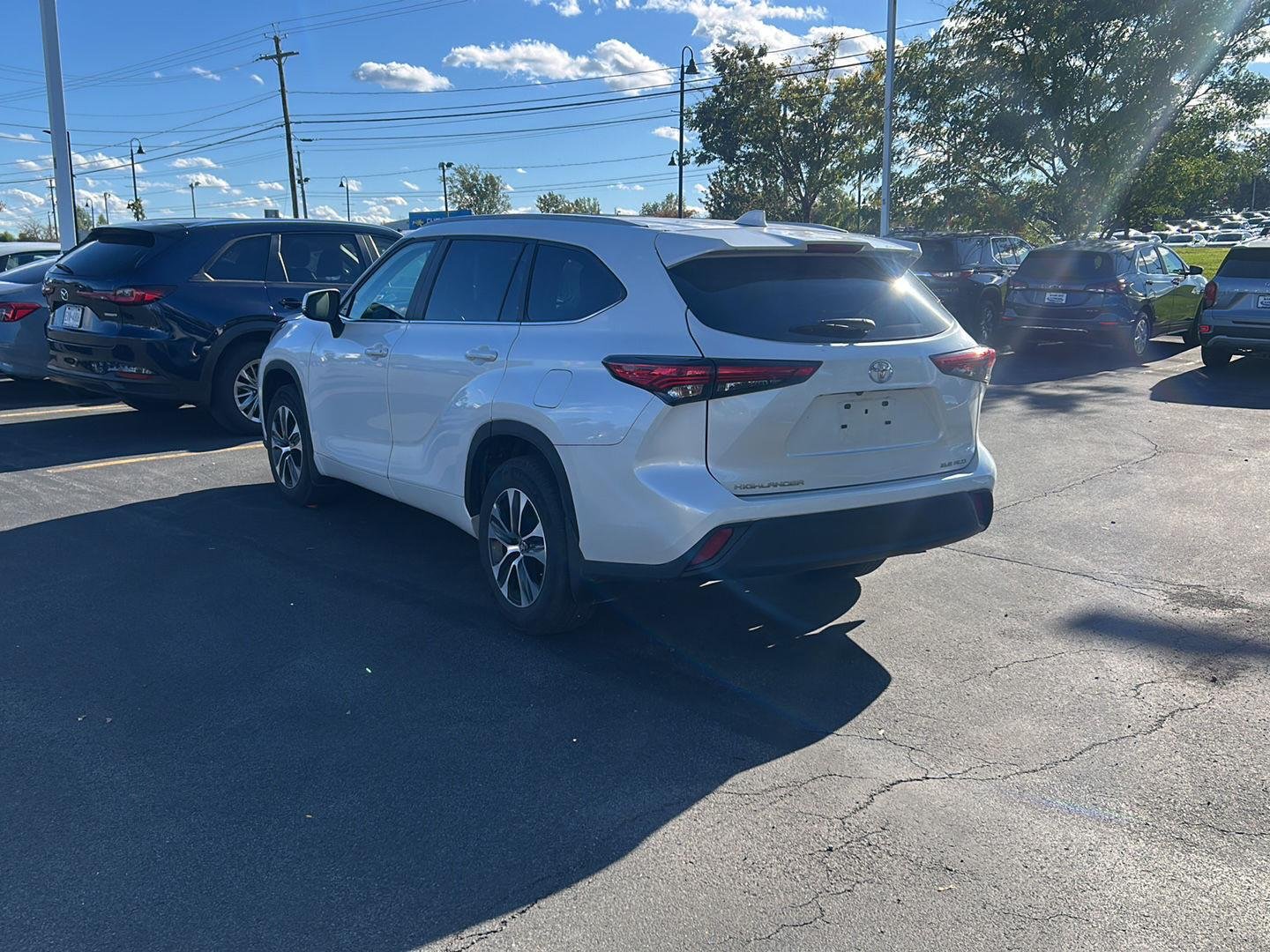 Used 2023 Wind Chill Pearl Toyota XLE image 5