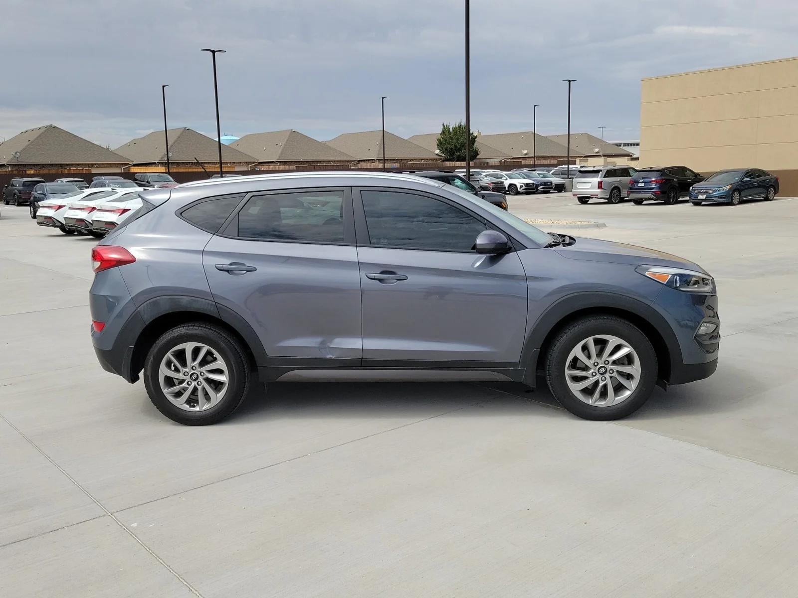 Used 2016 Coliseum Gray Hyundai SE image 5