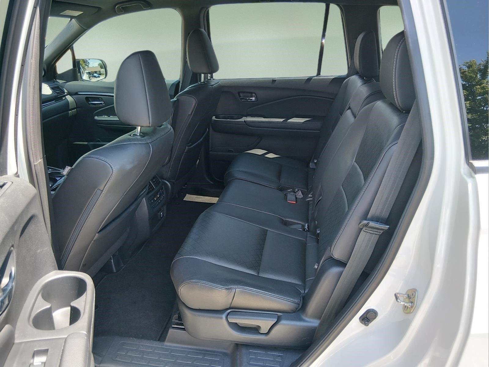 Used 2019 White Diamond Pearl Honda Touring image 14