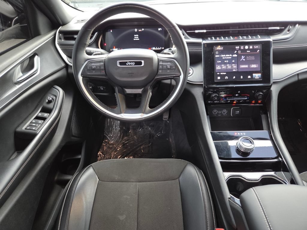 Used 2023 Baltic Gray Metallic Clearcoat Jeep Altitude image 28